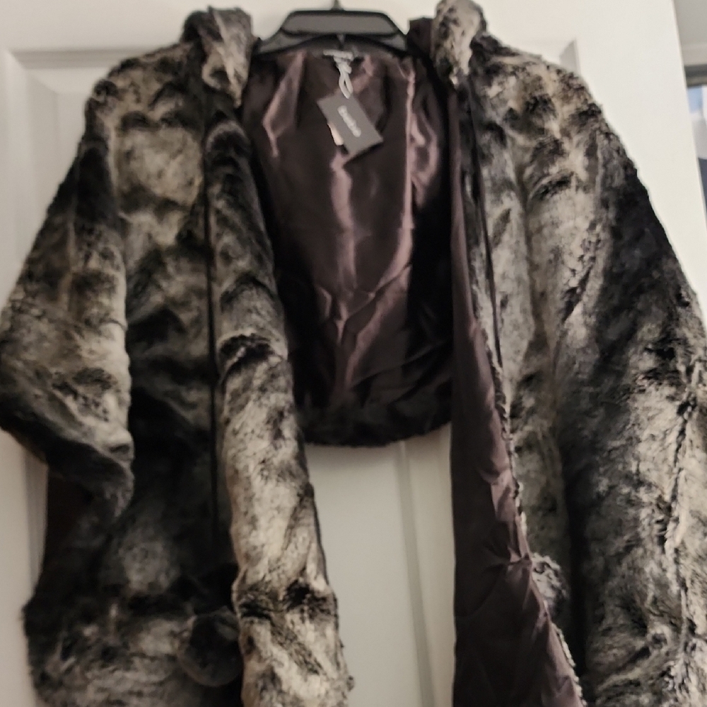 bebe Wrap With Hood (Faux Fur)